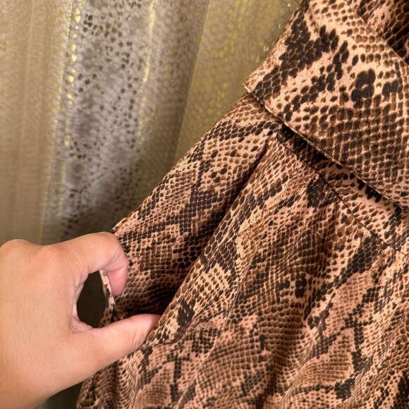 Express Brown Tan Snakeskin Print Belted Wrap Stretchy Jumpsuit Large - Picture 5 of 11